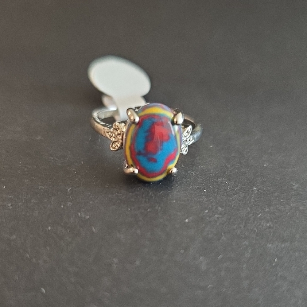 Elegant Silver Ring with Multicolor Stone